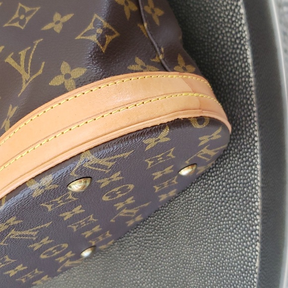 LOUIS VUITTON PETIT BUCKET -  LIKE NEW - Picture 6 of 14